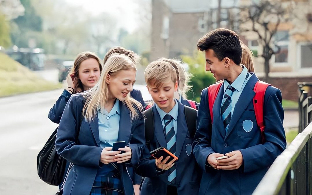 Mobile Phone Ban at Davidson High School in Australia Produces Dramatic Behavioral Results